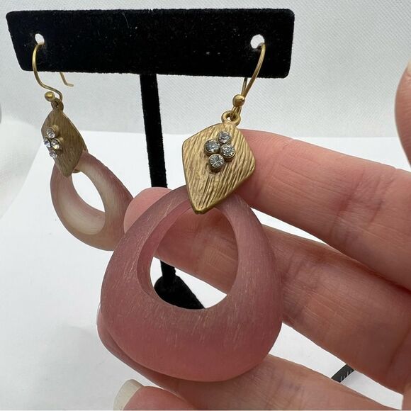 Pink teardrop shape dangle drop earring w rhinestone studded gold tone hardware - Picture 3 of 3
